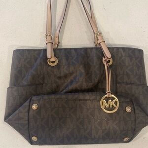 Michael Kors Jet Set logo tote